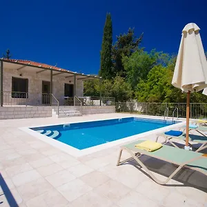 Villa Forest Kefalonia, Logarata